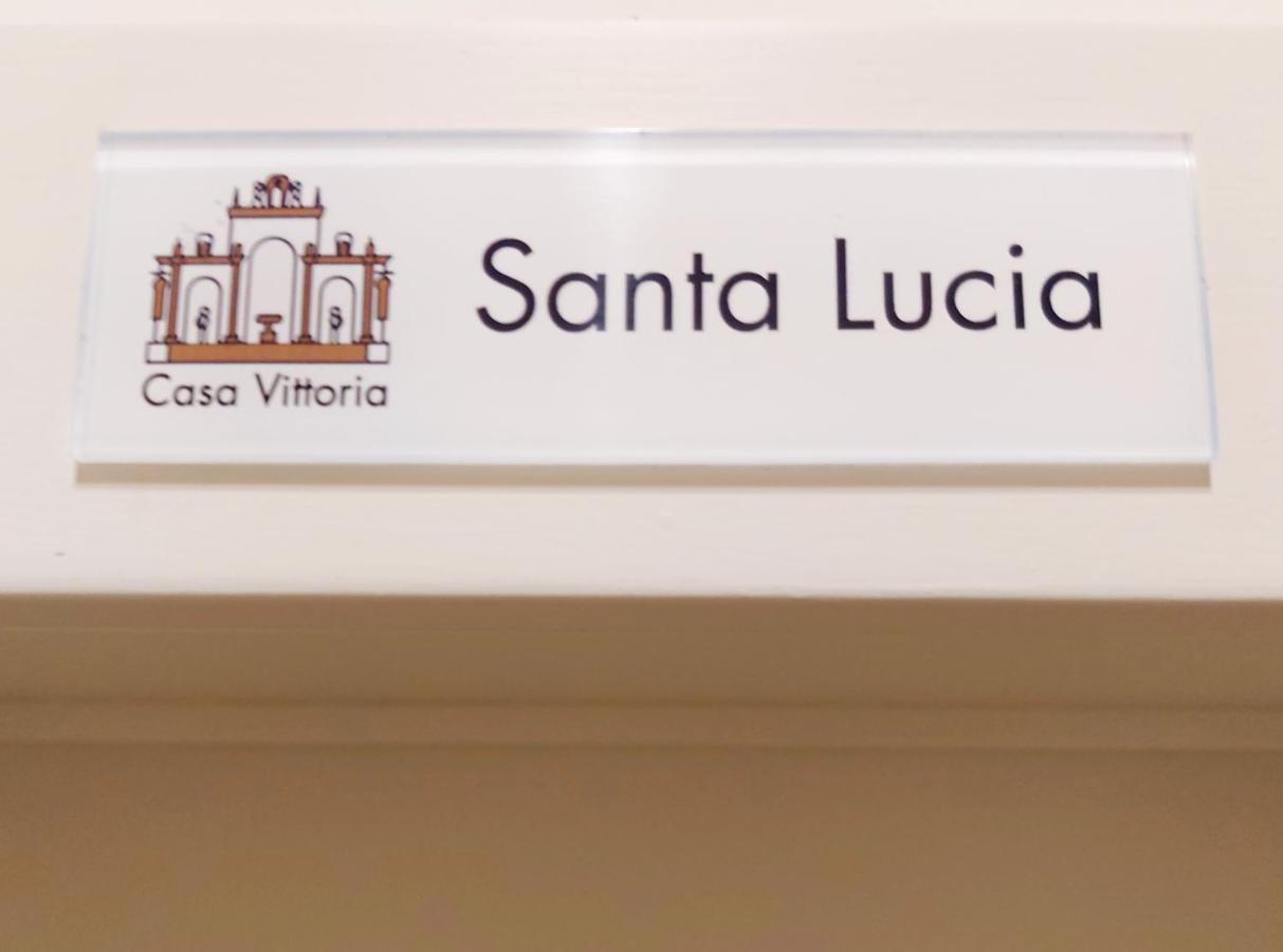 Casa Vittoria - Santa Lucia Alojamento de Acomodação e Pequeno-almoço Nápoles